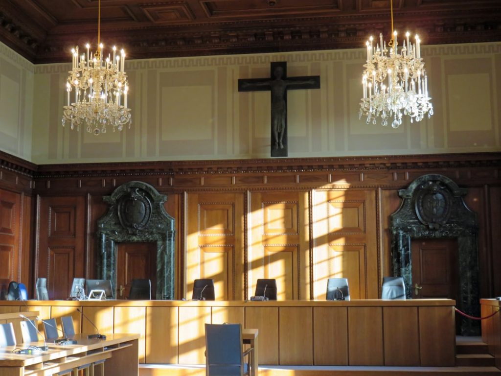 Photo Courtroom scene